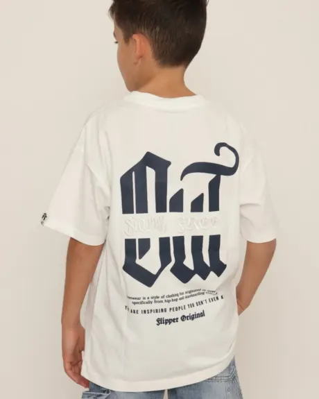 טי שרט בויז אובר סייז לבן עם הדפס כהה בגב, מבט מאחור