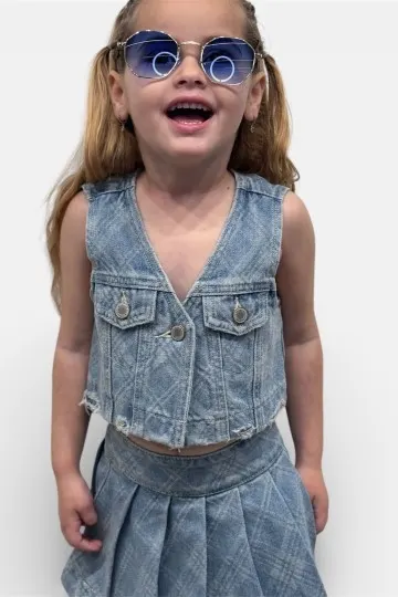 סט ג'קרד משבצות קלי כחול בהיר עם משקפי שמש עגולות, מבט מקדימה מלא