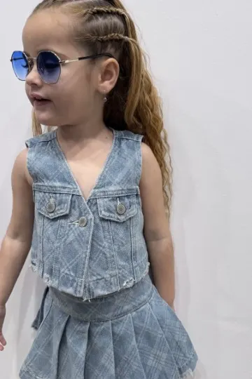 סט ג'קרד משבצות קלי כחול בהיר עם ווסט מכופתר וכיסים, מבט מקדימה בזווית